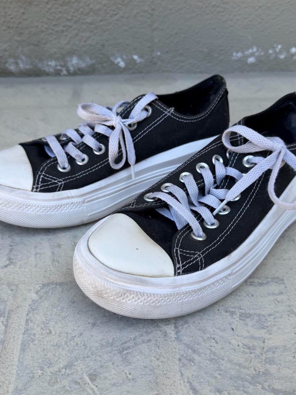 Converse Women’s Chuck All Star Black White Platform Sneakers 7.5 - Picture 2 of 6